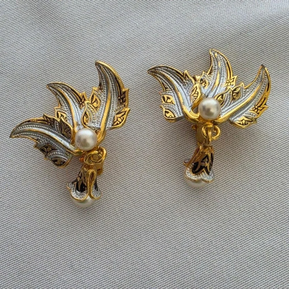 Beautiful Vintage Damascene jewelry set Leaf brooch/matching drop acorn earrings